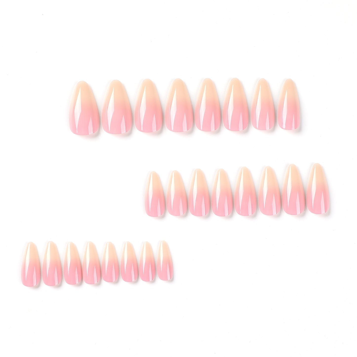 New nude three-dimensional shell wearable nail pieces are selling well. Almond-shaped nail art and French nail patches are wearable