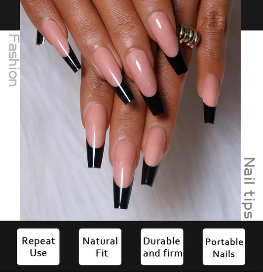 The Black Powder Queen wore finished nail art, fake nails, nail patches, and detachable nail pieces