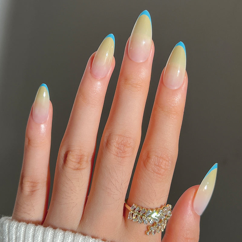 The new French almond nail is a handcrafted finished product. Wearing the yin-yang nail is simple, elegant and stylish
