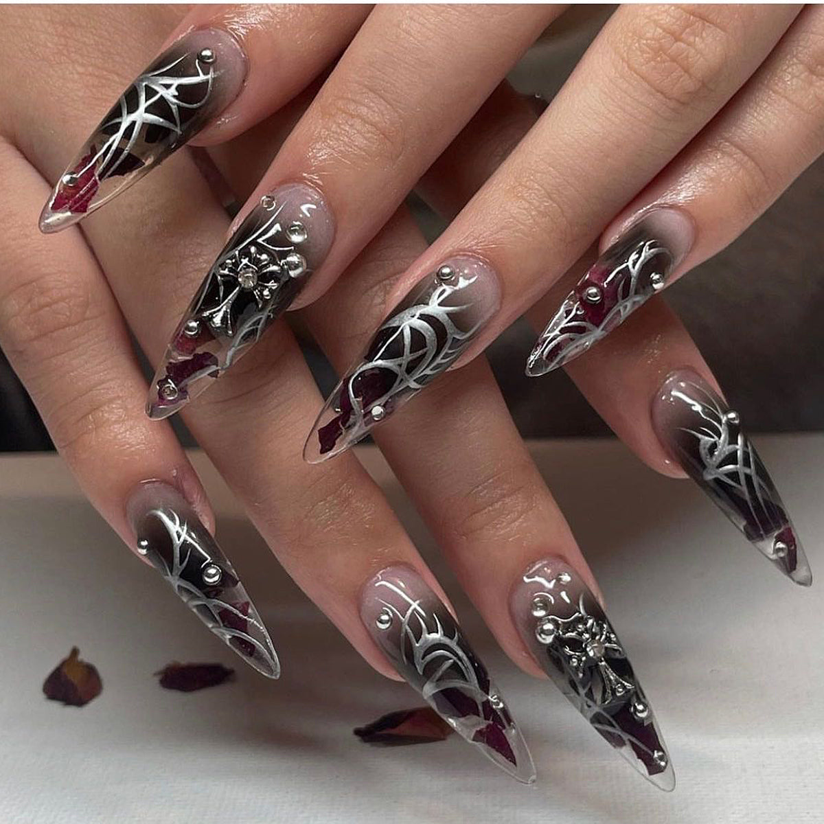 Handmade wearable nails, dark punk, gothic girl, long pointed nail art, a subculture of long and short detachable nail pieces that can be removed and reused